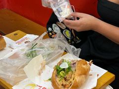 -Bánh Mì Huynh Hoa