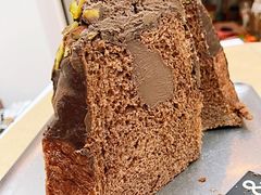 雪山巧克力开心果可露丽面包-B&C黄油与面包·法式古堡面包坊(新天地店)