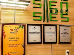 -广州万富希尔顿酒店·感趣自助餐厅·金秋蟹宴生蚝海鲜刺身