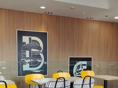-麦当劳(杨林得来速店)