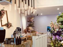 -FLOVIE FLORIST CAFE