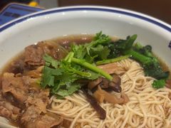 酸菜肥肠面-遇见小面(深圳中心书城店)