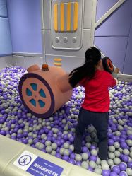 -嗨贝天地亲子乐园 · 生日派对·VR对战(万象城店)