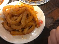-爆炸头阿姨小四川正宗川味小吃(无任何分店)