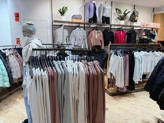 -lululemon(上海浦东IFC店)