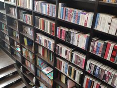 -钟书阁(松江泰晤士小镇店)