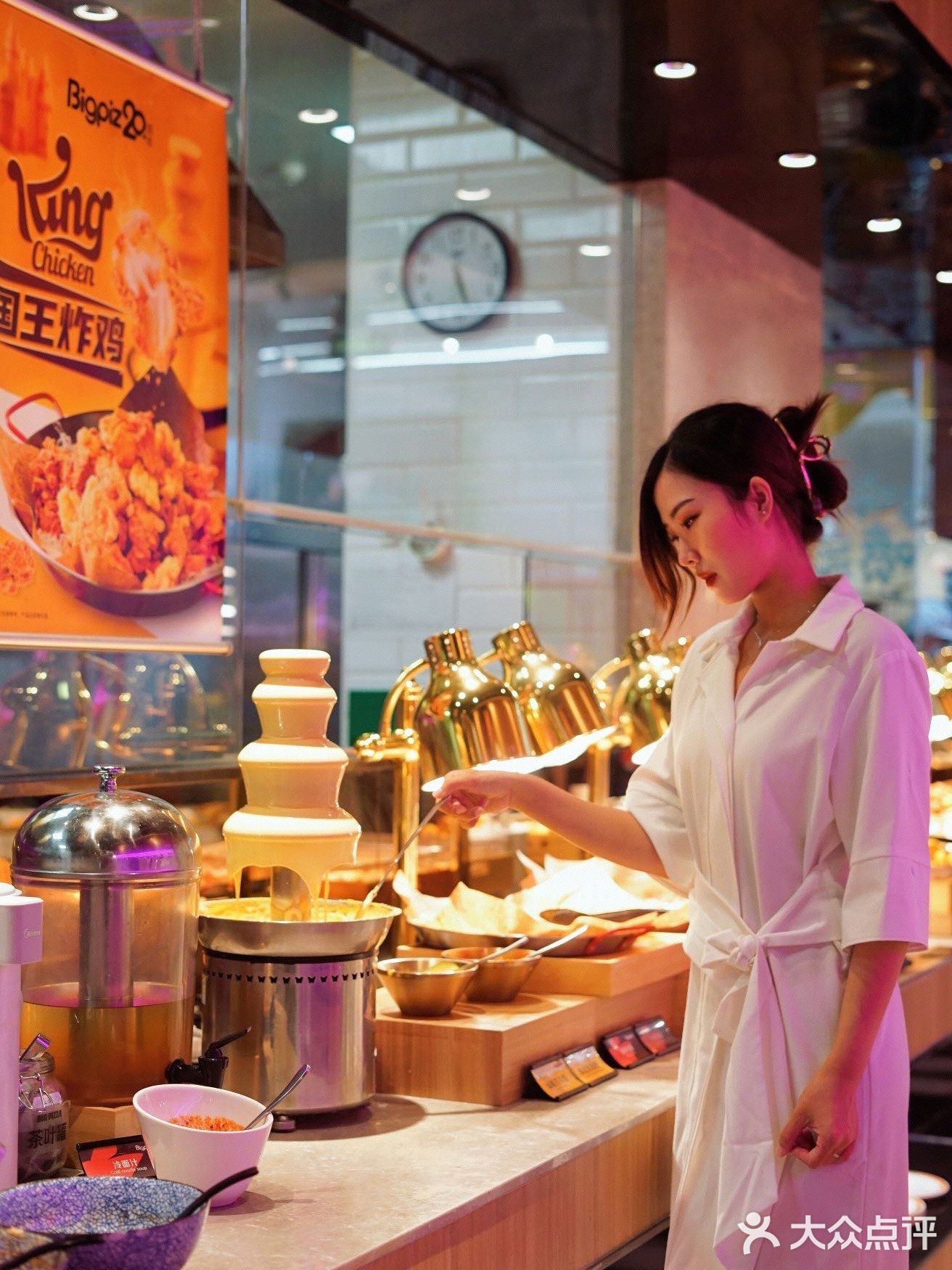 新品来啦，在比格比萨自助实现芝士瀑布配炸鸡🍗