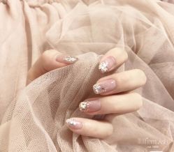 -吉吉靓甲美睫