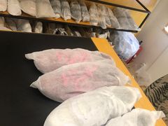 -爱革·奢品·鞋包·衣物·家居(金桥国际商业广场店)