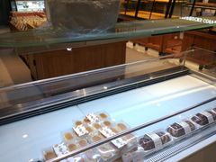 面包甜点陈列柜-格瑞思动物奶油生日蛋糕(圆融店)