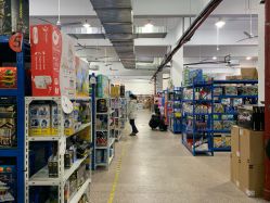 -逝水玩具折扣店