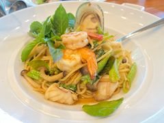 -Chom Cafe and Restaurant