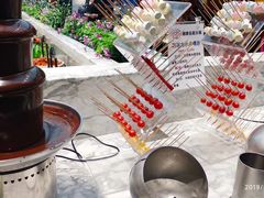 巧克力和白巧克力喷泉-火锅岛潮牌自助餐厅(天津天佑城店)