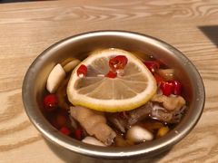 秘制凤爪-月半小炉焖烤