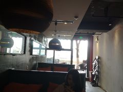 -香巴拉云南餐厅(华莱坞店)