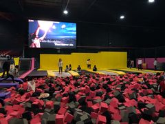 -嘿哟动霸CHUA·新潮玩运动娱乐中心·蹦床滑冰团建乐园