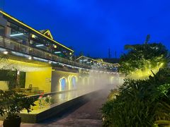 -茅草房·河畔园林火锅