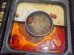 -老牌坊云南鱼豆花火锅(哈西万达店)