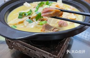 Braised Pork Trotter with Dried Bamboo Shoots