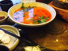 -云海肴·汽锅鸡·云南菜(天山百盛优客店)