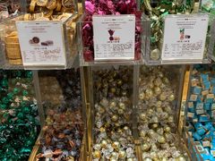 零售区-VENCHI 闻绮(上海佛罗伦萨小镇店)