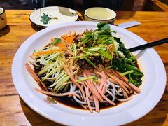 老滇凉米线-老滇山寨•云南特色菜•地方菜•民族风情歌舞表演(金碧店)