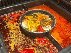 -老牌坊云南鱼豆花火锅(哈西万达店)