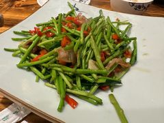 藜蒿炒腊肉-民俗村柴火灶·景德江西菜(中国陶瓷博物馆店)