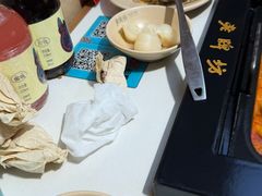 -老牌坊云南鱼豆花火锅(哈西万达店)