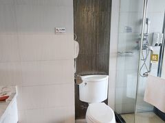 -昆明朗威酒店(昆明站火车站双桥夜市风情街店)