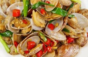 Salty-Spicy Frog with Clams and Young Ginger