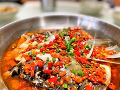 老坛剁椒蒸鲜活大鱼头-湖南乡情湘菜馆(罗湖店)