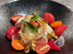 布拉达芝士佐梅渍红提和番茄-SHADOWS•Bistro&Eatery(安福路店)