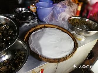 广西玉林，除了品尝它独特的美食之外，宵夜更是当地的特