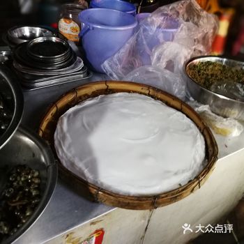 广西玉林，除了品尝它独特的美食之外，宵夜更是当地的特