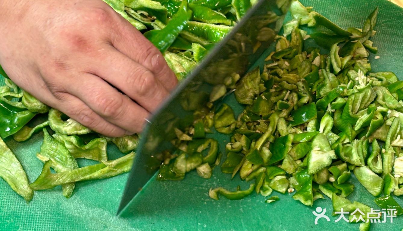 师傅说这个炒菜过程贼牛逼，叫我录一下……🥵