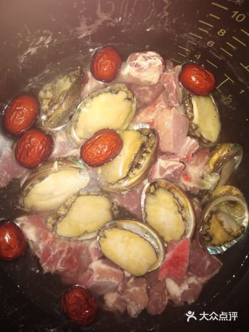 原料：排骨500克，鲍鱼 辅料：红枣若干 调料：盐