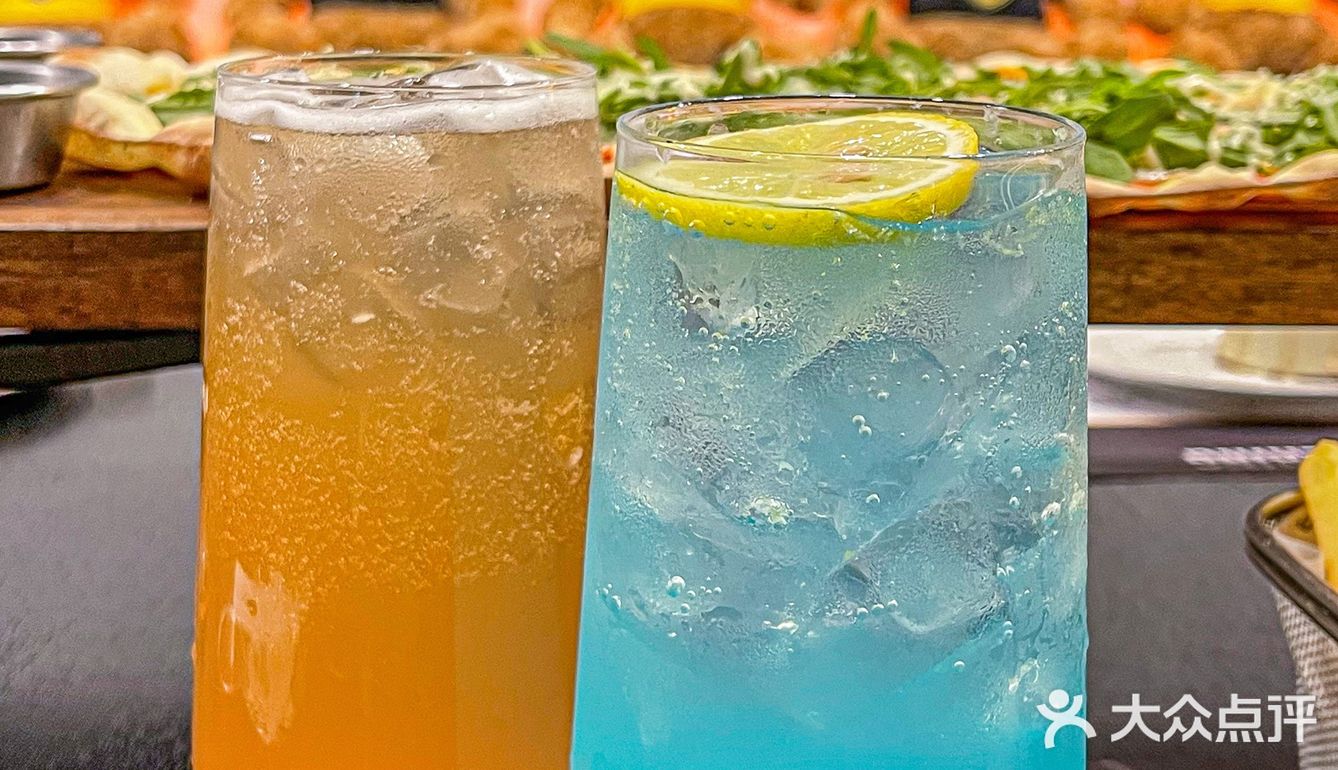 点单不用纠结口味😛一米长披萨满足4️⃣个味道