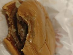 牛肉芝士汉堡-麦当劳(鼓楼店)