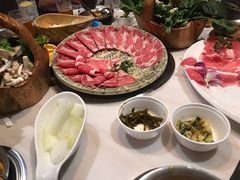 牛羊组合-牛魔王时尚回转餐厅