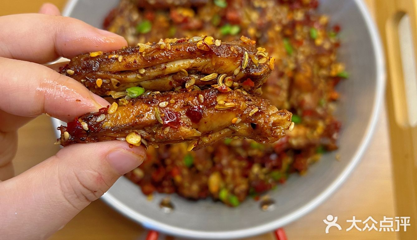 ㊙️秘制香辣孜然鸡翅，朋友吃了一口，让我去小区门口摆摊[加油]