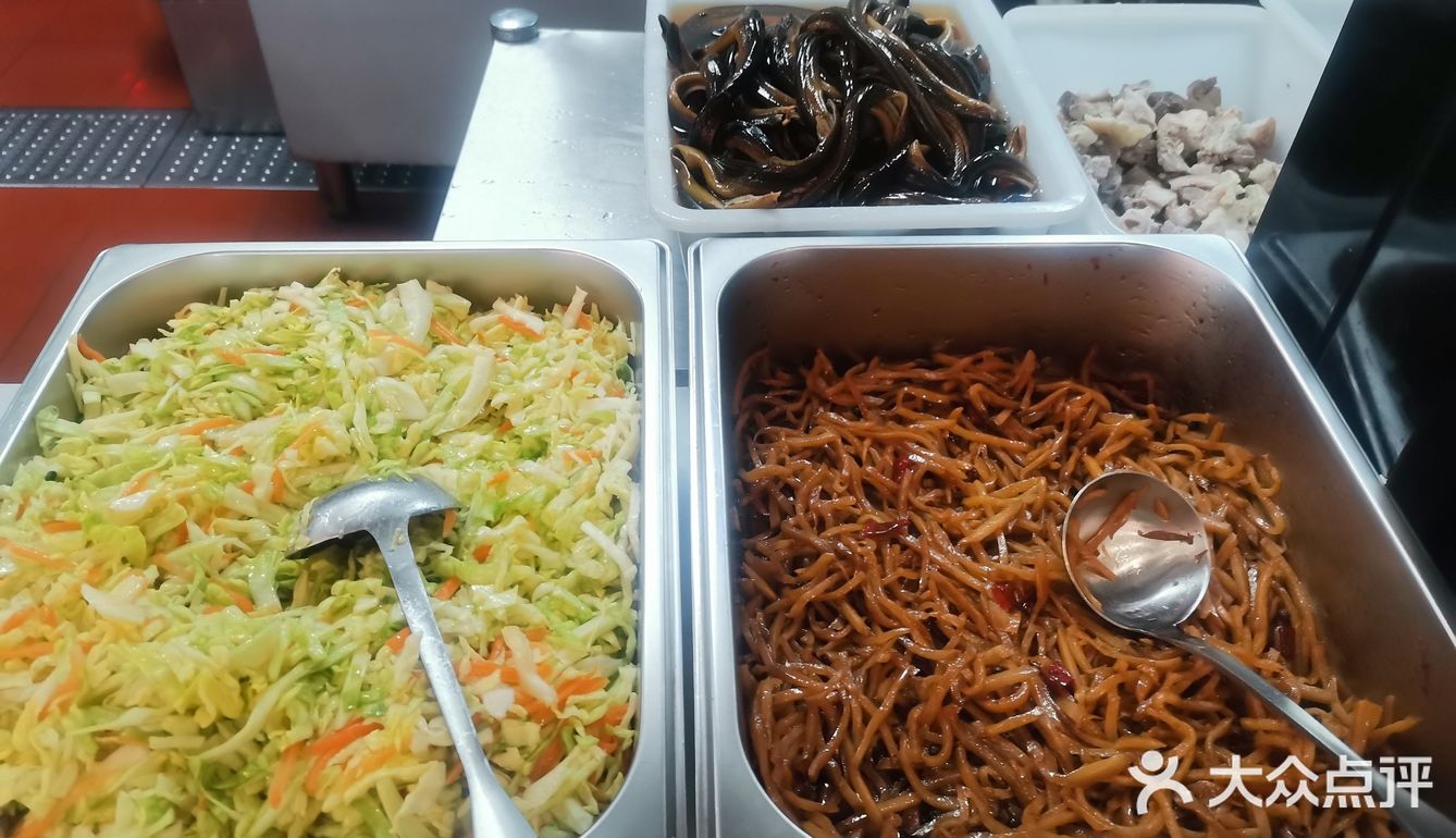 这家每天现杀的长鱼面还不错！