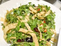 三叶香拌豆皮-小桃红·东北菜·春饼烤鸭(南阳湖街店)