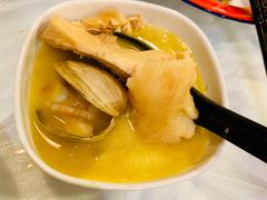 -鲜入围煮花胶鸡海鲜火锅