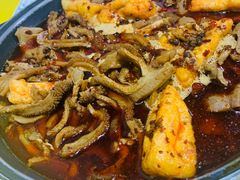 牛肚肥肠双拼锅-老红桥炸灌肠牛肚锅烧烤(定福庄店)