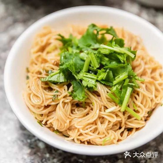 陈记鲁面生烫咸饭沙茶面枸杞汤