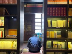 -钟书阁(松江泰晤士小镇店)