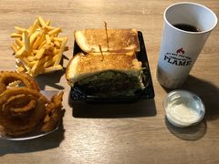 -The Habit Burger Grill 哈比特汉堡(复兴soho店)