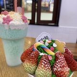 大家来一起莓烦恼手捧冰吧