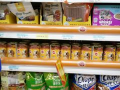 这是狗零食和宝路罐头。-天河沃尔玛